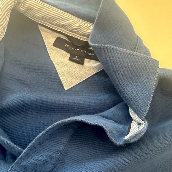 Tommy Hilfiger medium - polo- shorts sleeve dress shirt - Picture 2 of 3